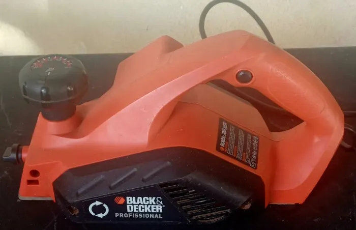 Plaina Elétrica Profissional Black Decker