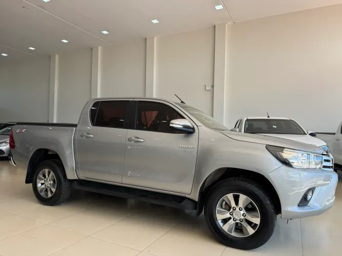 Toyota Hilux CD SRV 4X4 2.8 TDI Diesel Aut. 2017