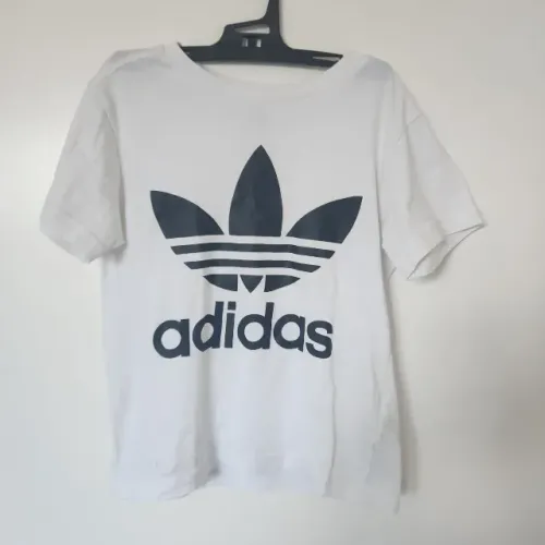 Ki 2 camisetas Adidas Infantil de 6 a 8 anos
