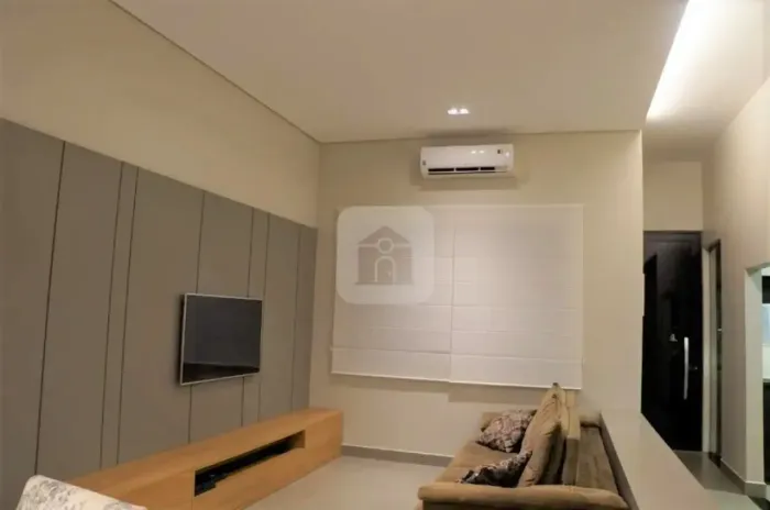 Ótima Casa a Venda no Bairro Jardim Botânico condomínio Splendido