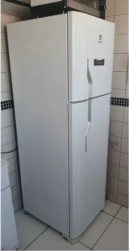 Geladeira Electrolux 371 litros branca