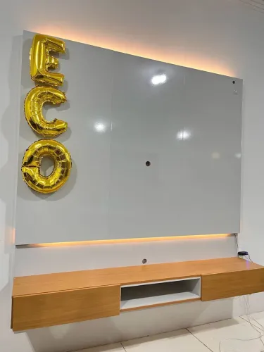 Painel de tv até 70p com led disponível