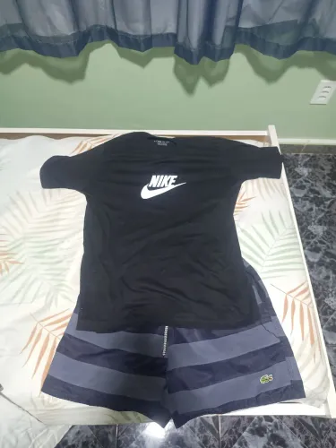 CAMISA DA NIKE E BERMUDA DA LACOSTE TAMANHO M