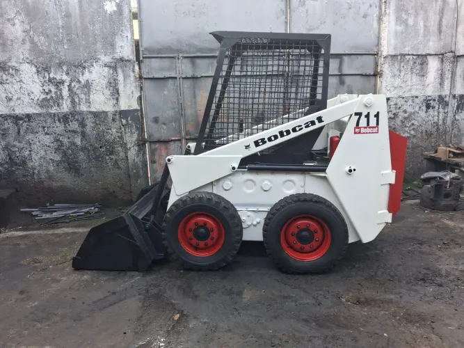 Bobcat minicarregadeira 711