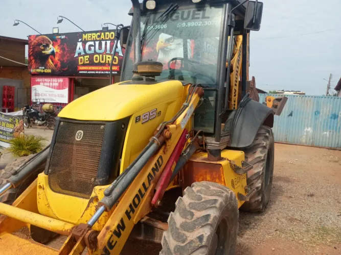 Retroescavadeira new Holland traçada 2020