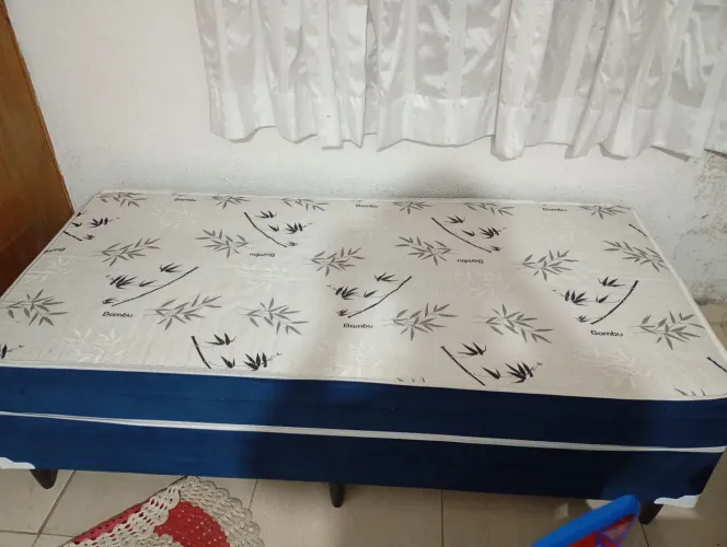 Cama box solteiro semi novo com 1 ano de uso