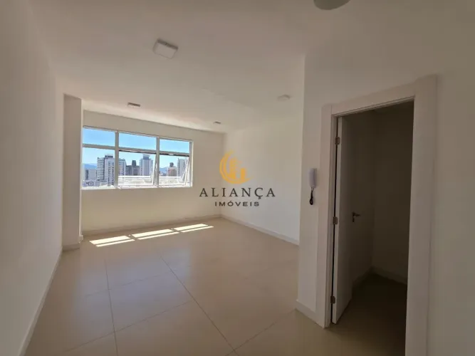 Excelente oportunidade de locação de sala comercial com 25