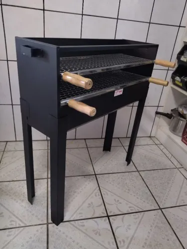 Churrasqueira para espetinho, Aço galvanizado, 2 grelhas Inox, 80 x 26 x 90cm Altura