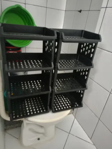 Porta shampoo e utensílios de casa
