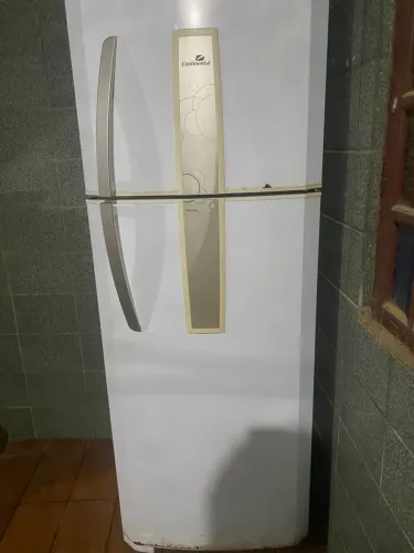 Vende-se geladeira em bom estado