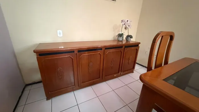 Buffet de madeira