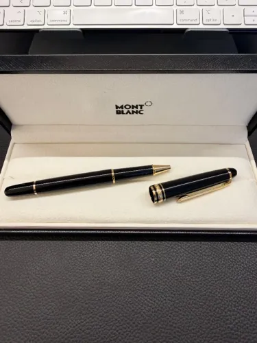 Caneta Montblanc Meisterstück Preta com Acabamentos em Ouro