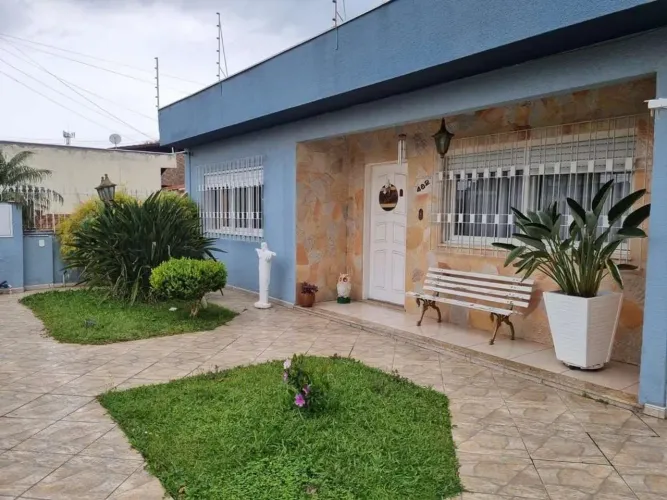 Vendo linda casa no Conjunto Ajuricaba c/ 3 quartos! Disponível