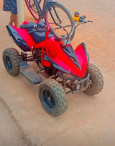 Troco numa motorizada ou numa cinquentinha vendo por 2,500 