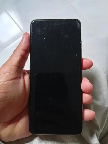 Celular Motorola g24 com marcas de uso
