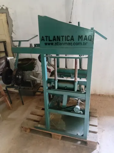 Maquina de fazer blocos