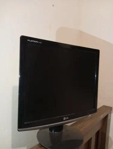 Monitor LG Flatron L1755S-PF 17" LCD - Funcionando