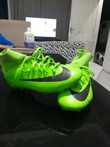 Chuteira mercurial semi nova, 300 pila