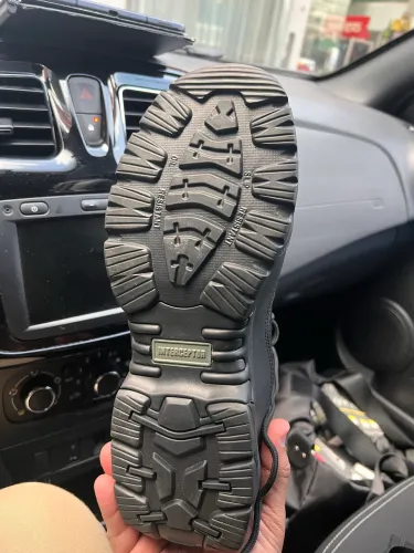 Bota militar de couro tamanho 42 marca Interceptor (importada)