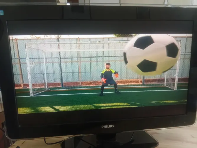 Tv philips 32 lcd ( nao smart )  precisa conversor digital ou aparelho net.