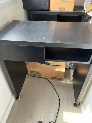Mesa para manicure com gaveta, tomadas e rodinhas
