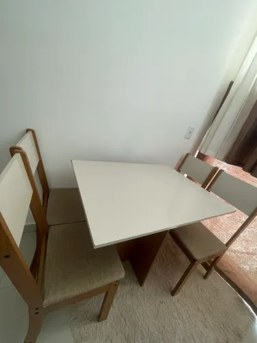 Mesa de jantar 4 cadeiras