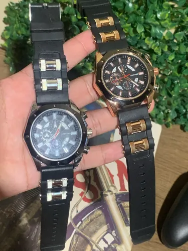 2 relógios masculinos pelo preço de um - novos - só por a bateria 