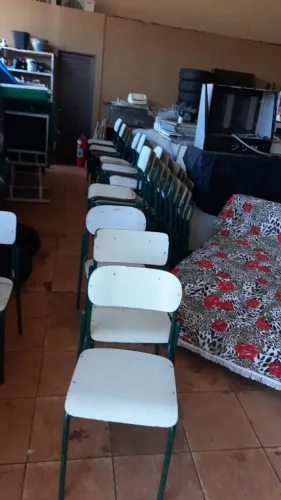 Cadeira bem forte usada barato para vender rapido , liquidação queima estoque