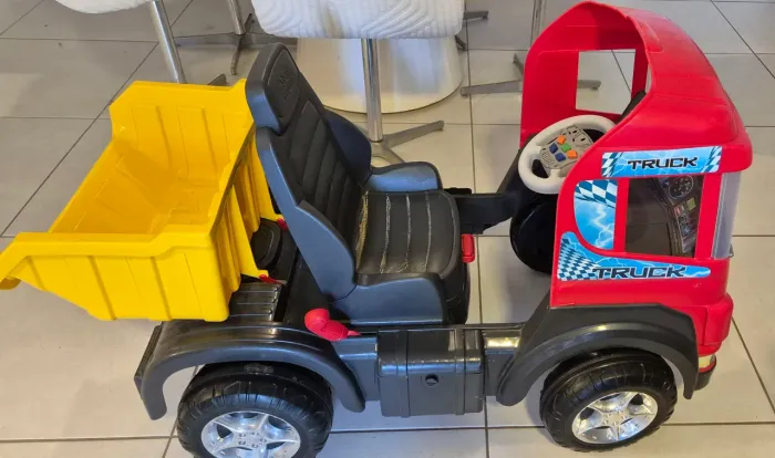 Caminhão pedal magic toys