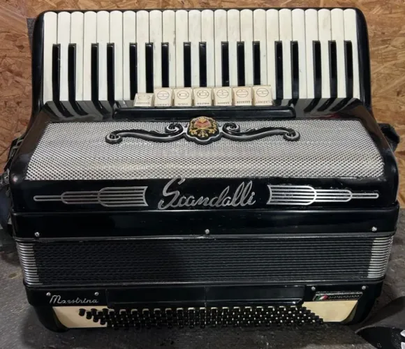 Acordeon Scandalli Maestrina 120 baixos