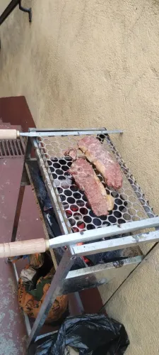 Churrasco com carvão