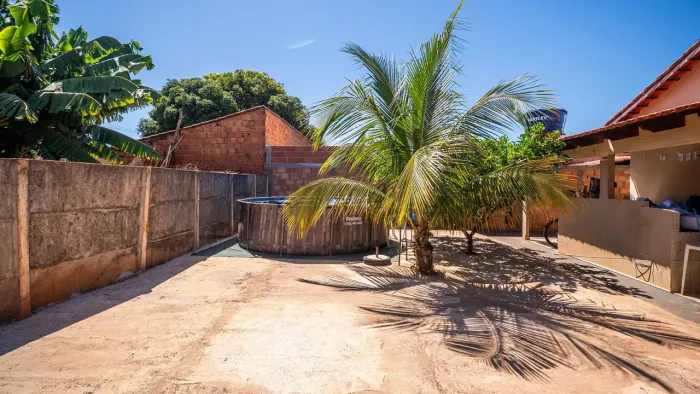 Casa com terreno de 324m² e espaço para 6 carros em Bom Jesus de Goiás