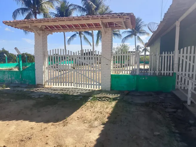 Casa com área pra comércio,chácara e et. Perto da pista 
