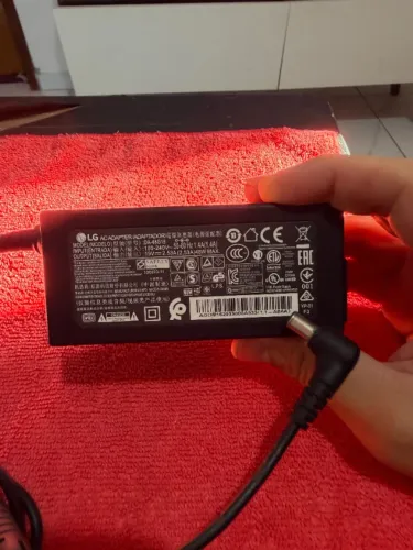 Fonte de Alimentação LG Original 48W 19V 2.53A Bivolt Modelo DA-48G19