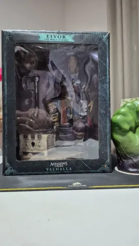 Assassin's Creed Valhalla Eivor Figure