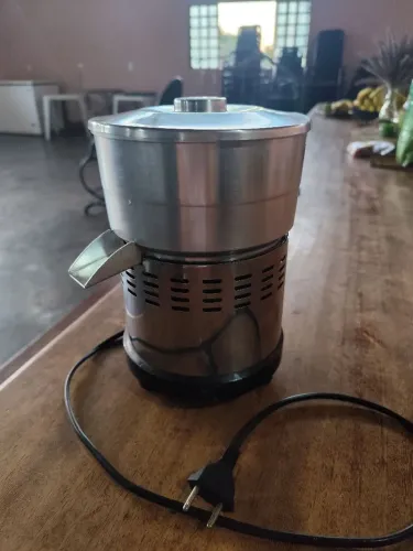 Espremedor de laranja, limão e frutas cítricas