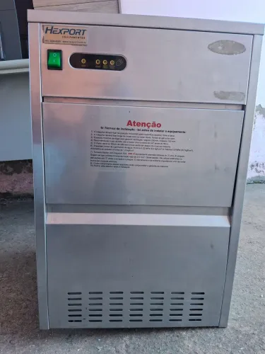 Vendo maquina de fazer gelo marca  Hexport equipamentos toda em aço inox 