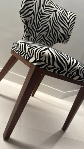 Par de Cadeiras Estofadas - Design Moderno com Estampa Zebra