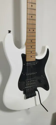 Guitarra Jackson Adrian Smith SDX
