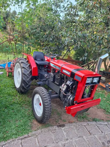 Trator agrale 4100 com implementos lavrale
