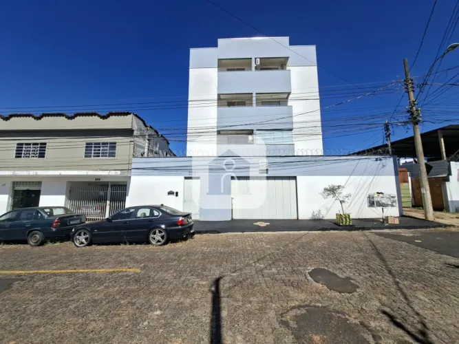 Apartamento para locação Semi Mobiliado a 700 metros do Praia Clube