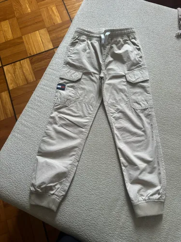 Calça sarja bolsos laterais Tommy Hilfiger infantil 10 anos 