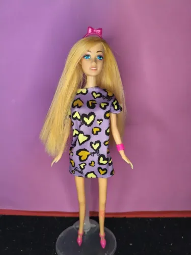 Boneca basica linda