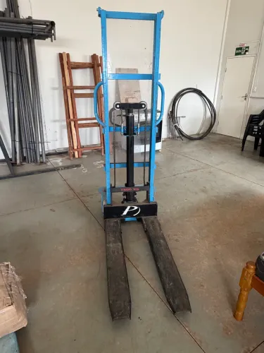 Empilhadeira Manual 1.500kg