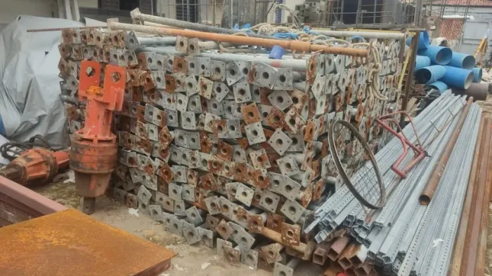 Vende-se Escoras Metálicas 2,0 a 3,10m - 150,00 Por Unidade