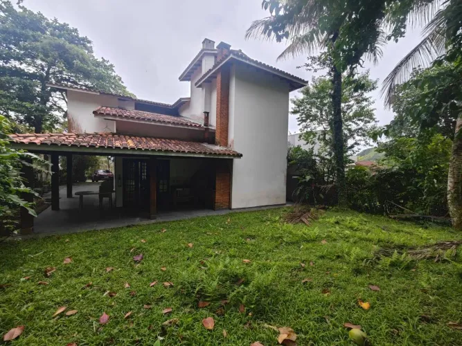 Casa à Venda na praia de Toque Toque Pequeno em condomínio fechado