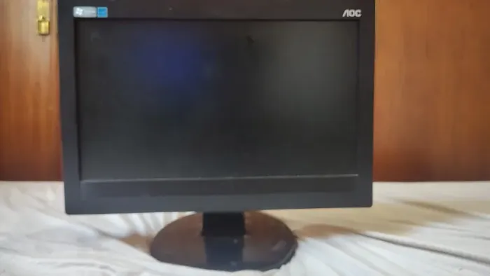 Monitor AOC 15" LCD 519SW + cabos- 30$