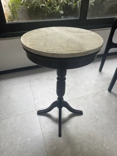 Mesa de redonda com tampo mármore