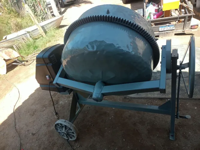 VENDO BETONEIRA 400L