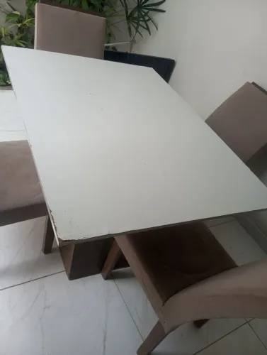 Vendo uma mesa